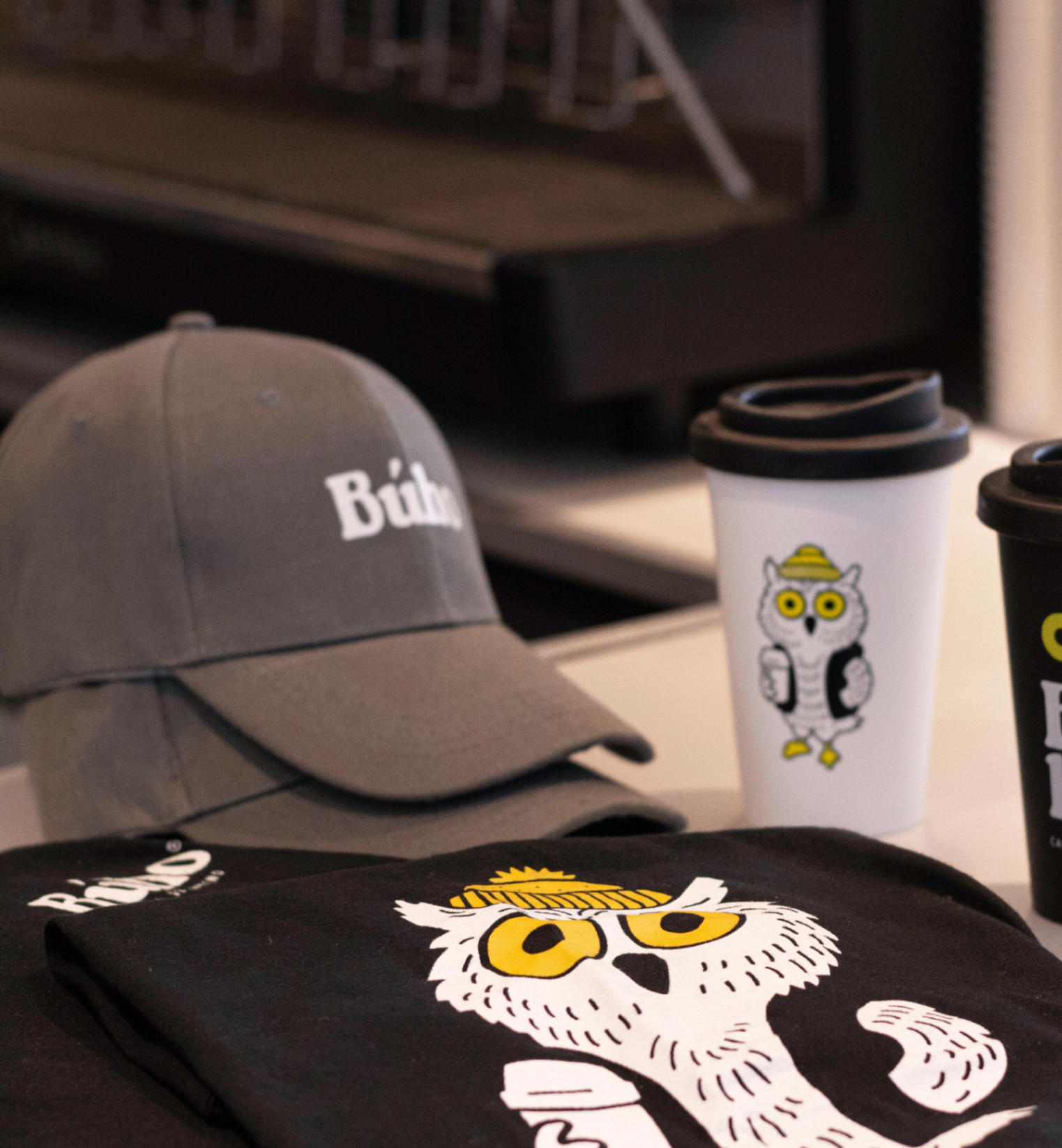 Gorra gris con logo Búho Café